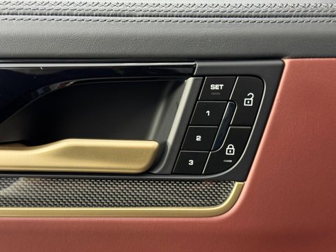 Used 2025 Porsche Cayenne Turbo image 18