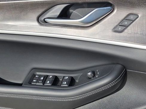 Used 2025 Jeep Grand Cherokee Limited w/ Black Appearance Package image 25