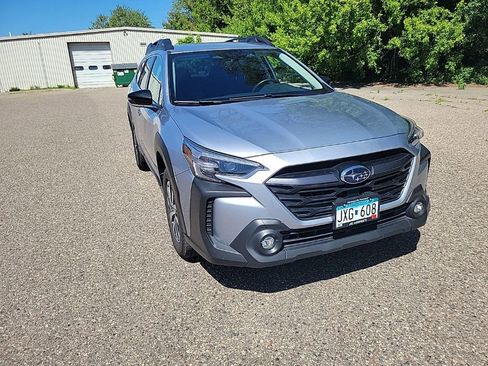 Used 2023 Subaru Outback Premium AWD/4WD image 4