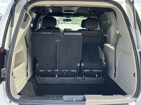 Used 2017 Dodge Grand Caravan SXT w/ Driver Convenience Group FWD image 20