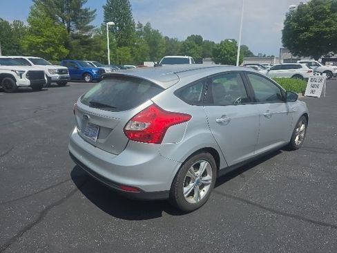 Used 2013 Ford Focus SE w/ SE Winter Pkg FWD image 9
