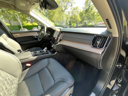 Used 2025 Volvo XC90 B6 Plus AWD/4WD image 28