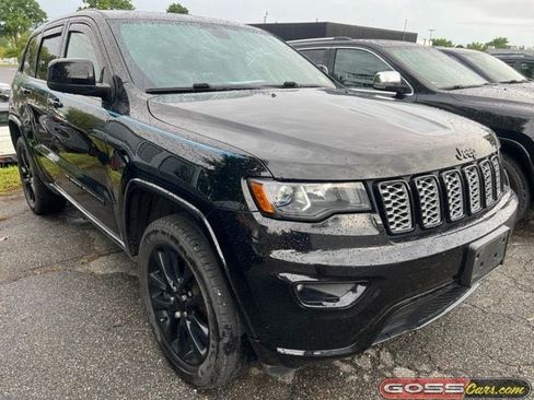 Used 2022 Jeep Grand Cherokee Laredo X AWD/4WD image 2