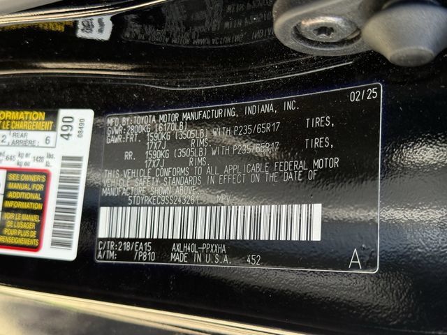 Used 2025 Toyota Sienna XLE FWD image 38