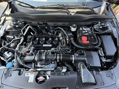 Used 2018 Honda Accord Touring image 15