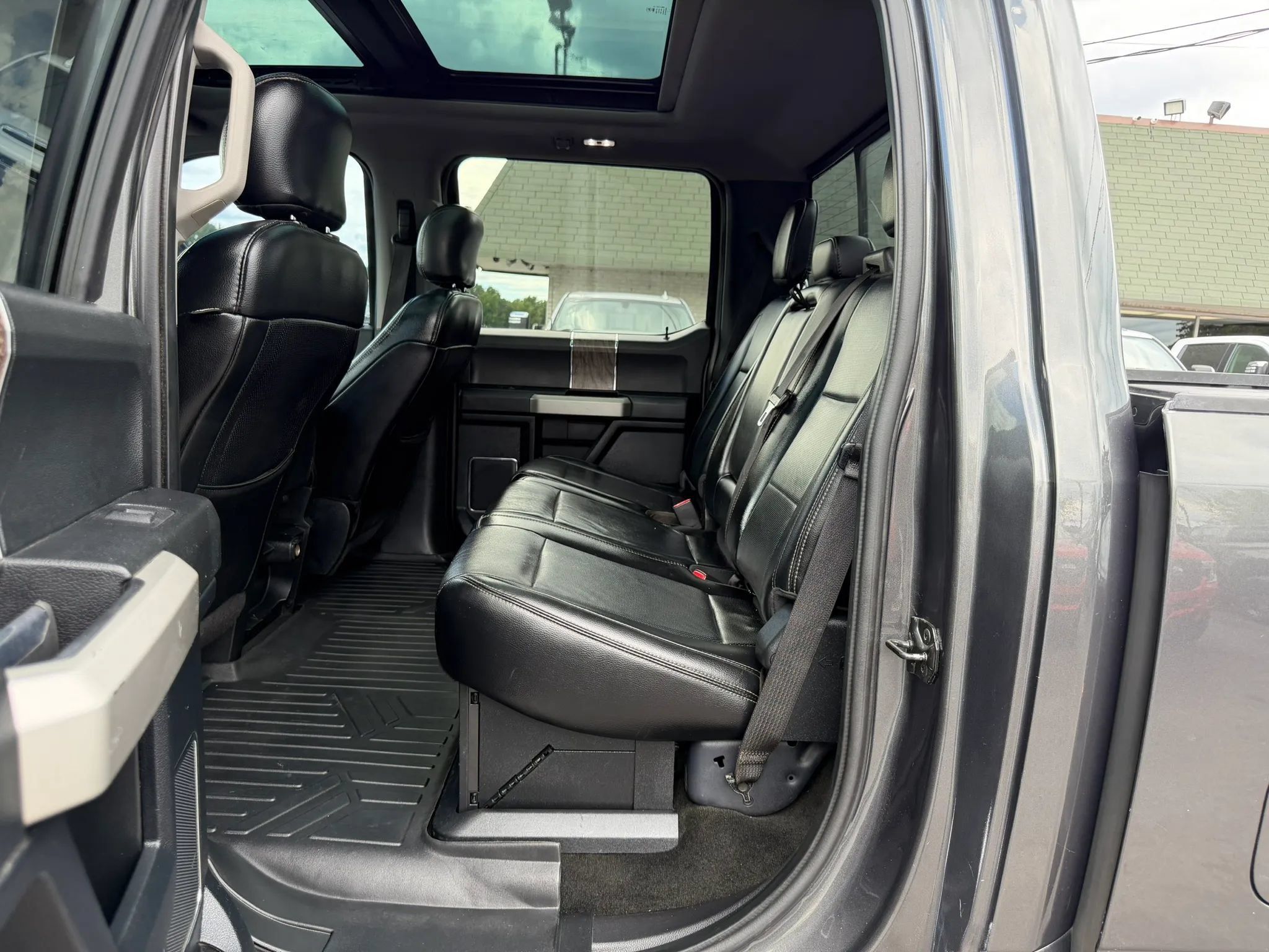 Used 2017 Ford F450 Lariat w/ Lariat Ultimate Package AWD/4WD image 25