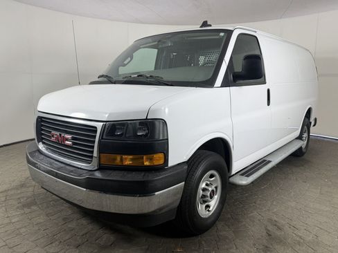Used 2024 GMC Savana 2500 w/ Driver Convenience Package RWD image 3