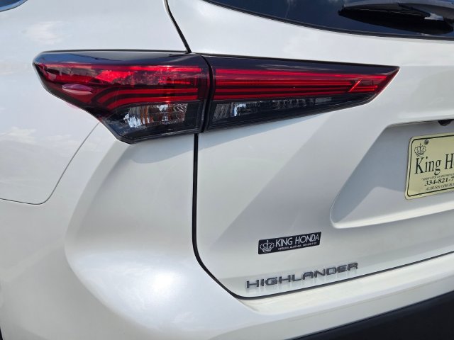 Used 2020 Toyota Highlander LE AWD/4WD image 9