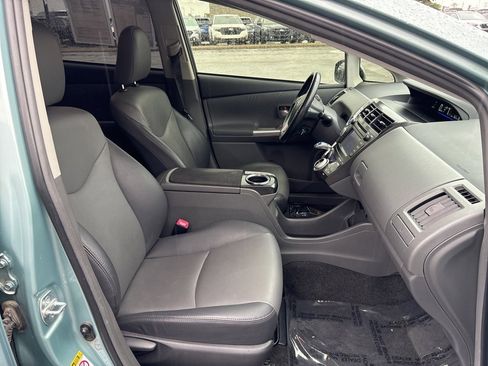 Used 2014 Toyota Prius V Three image 10