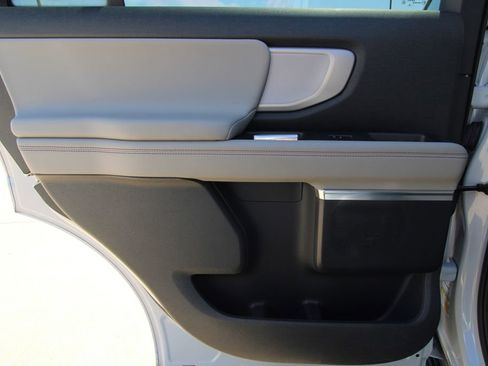 Used 2025 Ford Expedition Active image 49