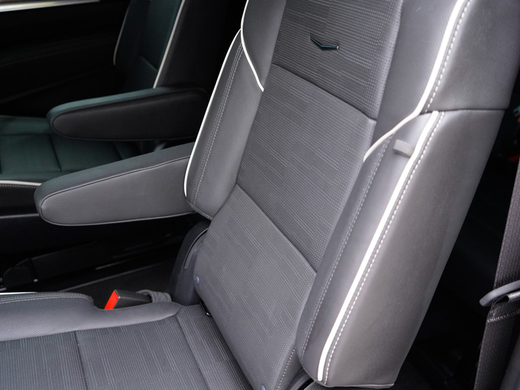 Used 2025 Cadillac Escalade ESV Premium Luxury w/ LPO, Floor Liner Package AWD/4WD image 35