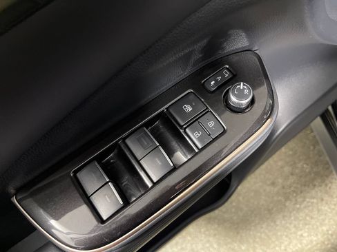 Certified 2025 Toyota Crown Signia AWD/4WD image 16