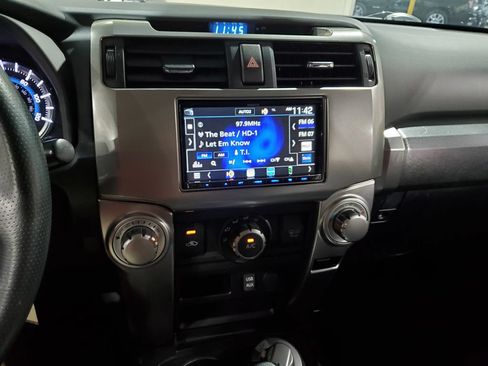 Used 2019 Toyota 4Runner SR5 AWD/4WD image 28