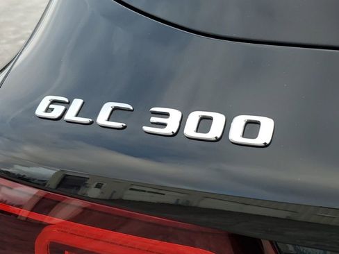 Used 2022 Mercedes-Benz GLC 300 4MATIC image 11