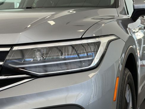 Used 2024 Volkswagen Tiguan SE AWD/4WD image 11