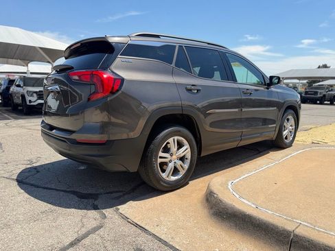 Used 2019 GMC Terrain SLE w/ Driver Convenience Package FWD image 4