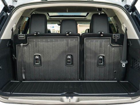 New 2025 Nissan Pathfinder Platinum image 8