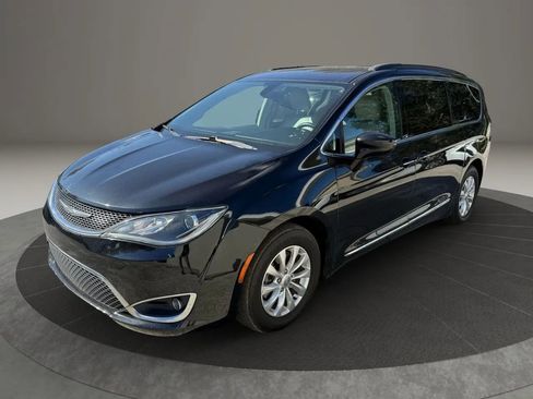 Used 2017 Chrysler Pacifica Touring-L image 9