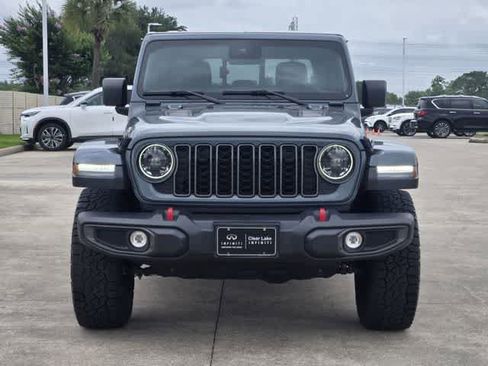 Used 2025 Jeep Gladiator Rubicon w/ Convenience Group AWD/4WD image 6