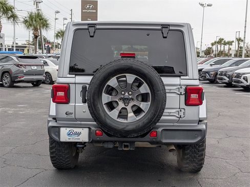 Used 2018 Jeep Wrangler Unlimited Sahara image 7