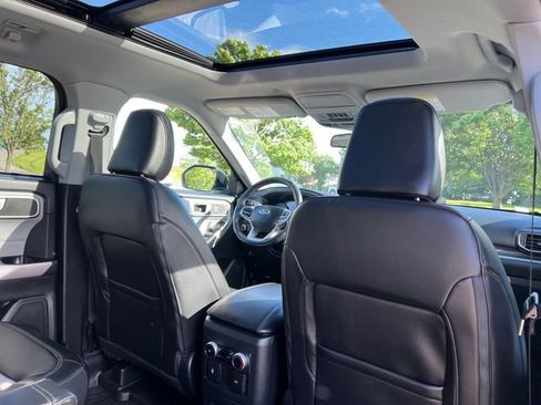 Used 2023 Ford Explorer XLT w/ Equipment Group 202A AWD/4WD image 33