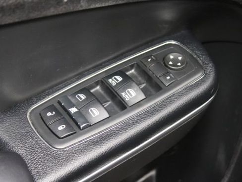 Used 2016 Chrysler 300 Limited image 11