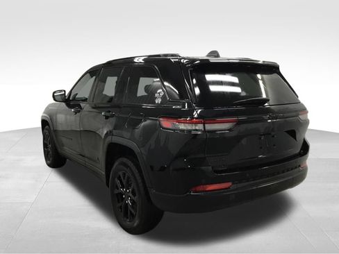 Used 2024 Jeep Grand Cherokee Altitude AWD/4WD image 14