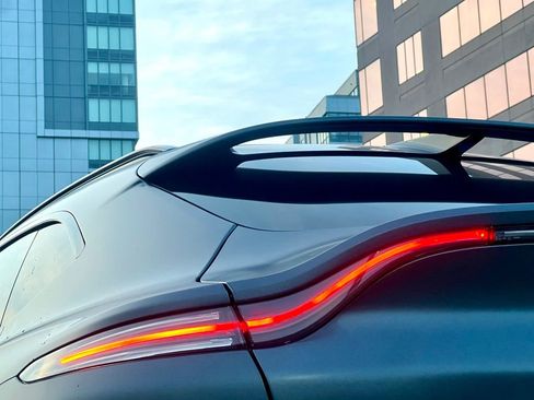 Used 2022 Aston Martin DBX Base image 10