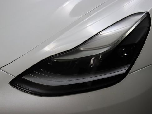 Used 2023 Tesla Model 3 Standard Range image 5