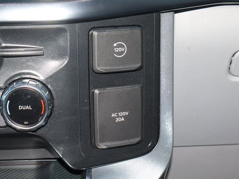 Used 2022 Ford F150 Limited image 33