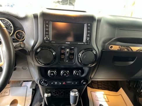 Used 2014 Jeep Wrangler Unlimited Sahara image 17