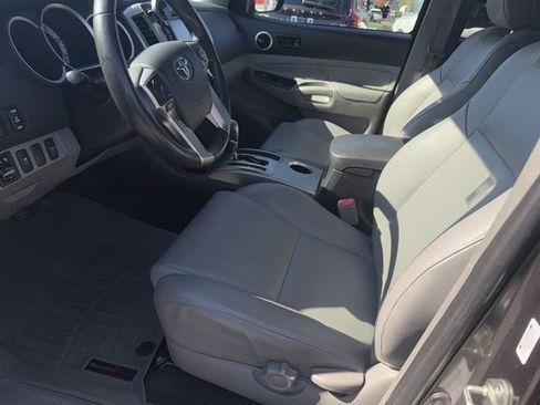 Used 2015 Toyota Tacoma 4x4 Double Cab w/ Limited Package image 15