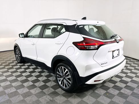 Used 2024 Nissan Kicks SV image 5