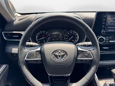 Used 2020 Toyota Highlander Limited FWD image 10