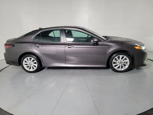 Used 2022 Toyota Camry LE image 3