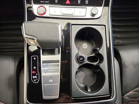 Used 2025 Audi RS Q8 performance image 32
