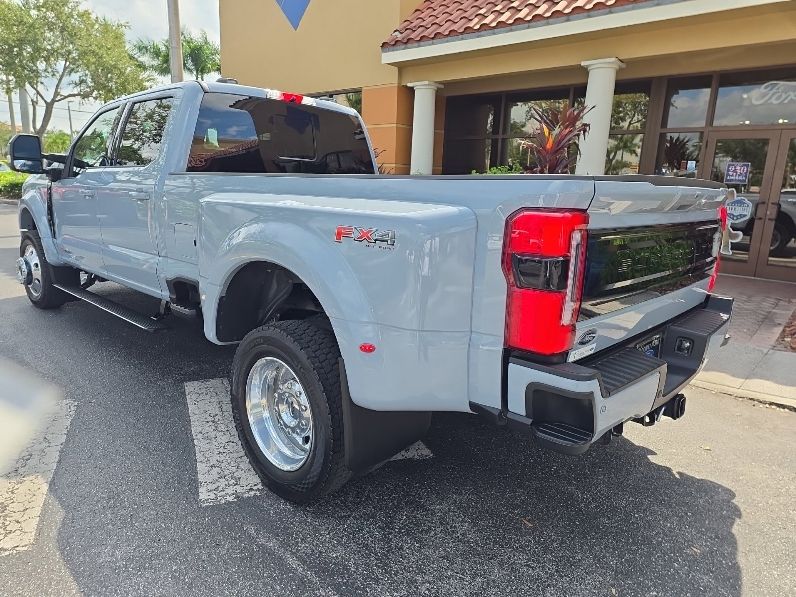 Certified 2026 Ford F450 Platinum w/ FX4 Off-Road Package AWD/4WD image 3