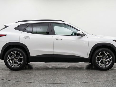 Used 2025 Chevrolet Trax LT image 11