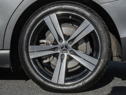 Used 2023 Mercedes-Benz C 300 4MATIC Sedan w/ Exclusive Trim Package image 18