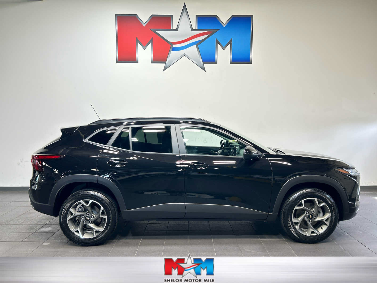 Used 2024 Chevrolet Trax LT w/ Driver Confidence Package FWD image 1