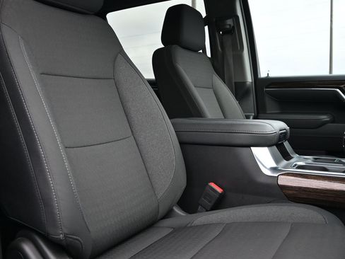 Used 2025 GMC Sierra 1500 Elevation image 31