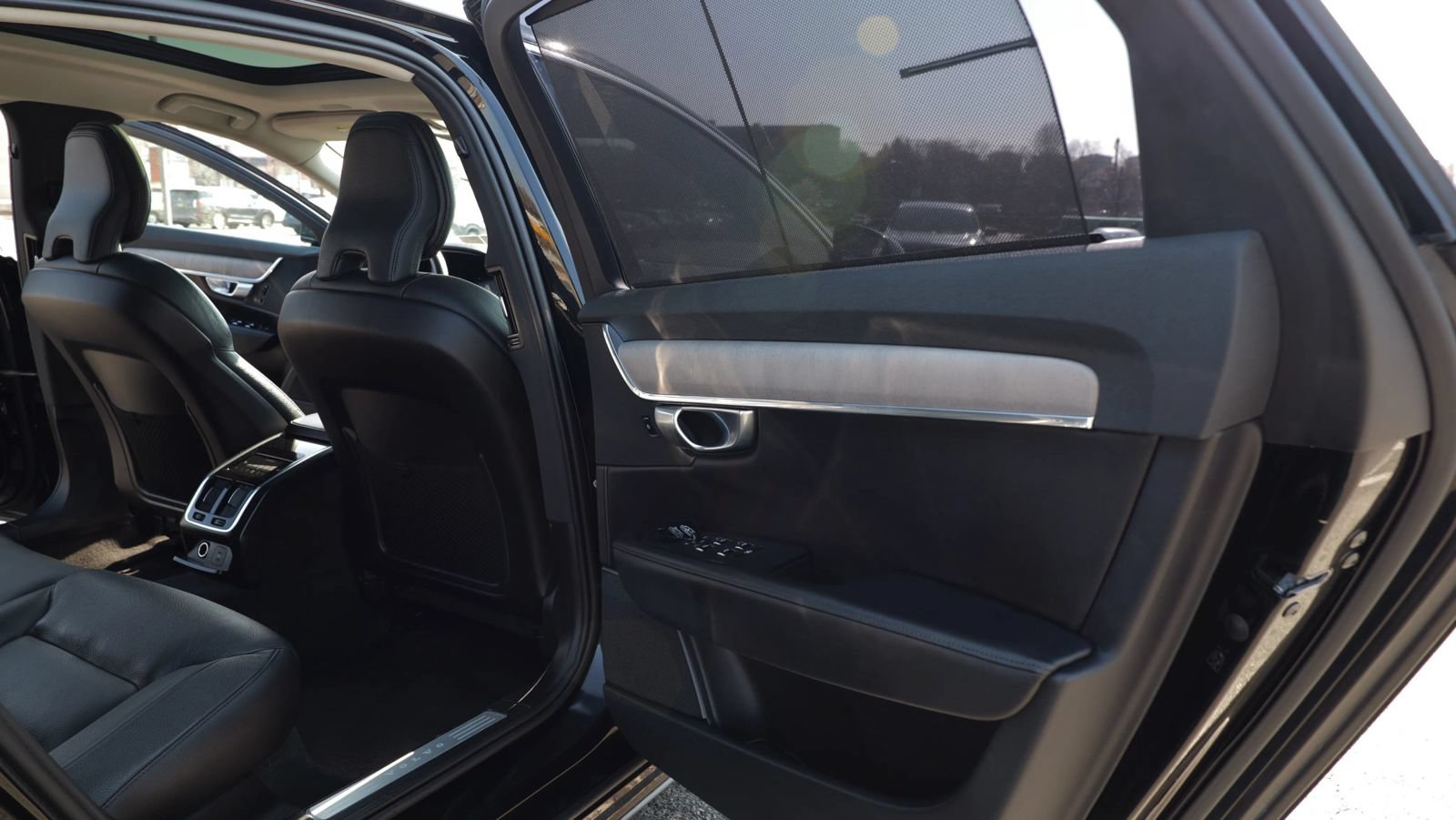 Used 2023 Volvo S90 B6 Plus AWD/4WD image 30