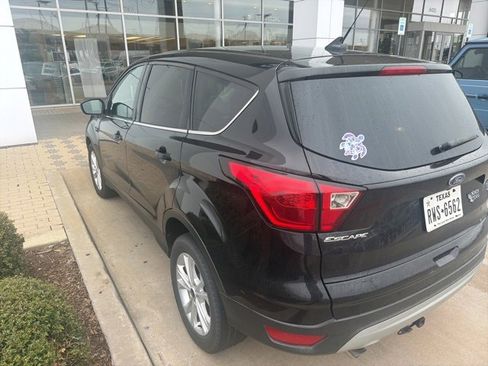 Used 2019 Ford Escape SE image 4