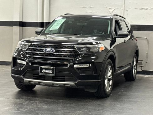 Used 2020 Ford Explorer XLT w/ Equipment Group 202A RWD image 4