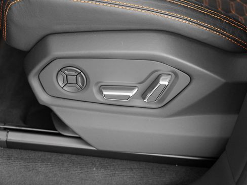 Used 2022 Lamborghini Urus AWD/4WD image 14