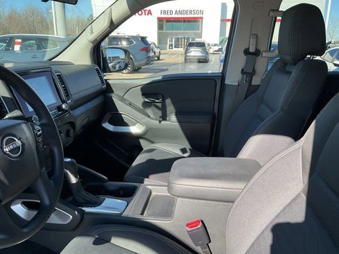 Used 2024 Nissan Frontier SV w/ Technology Package image 2