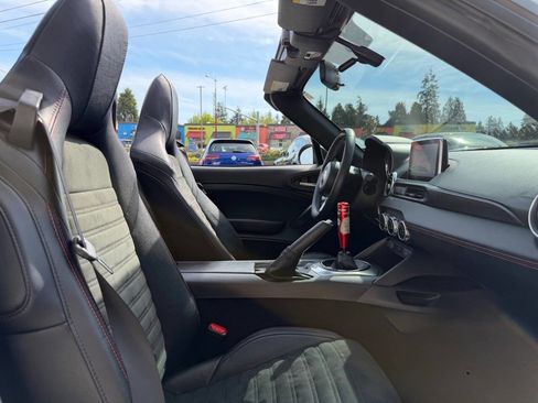 Used 2017 FIAT 124 Spider Abarth RWD image 18