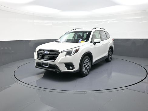 Used 2023 Subaru Forester Premium image 7