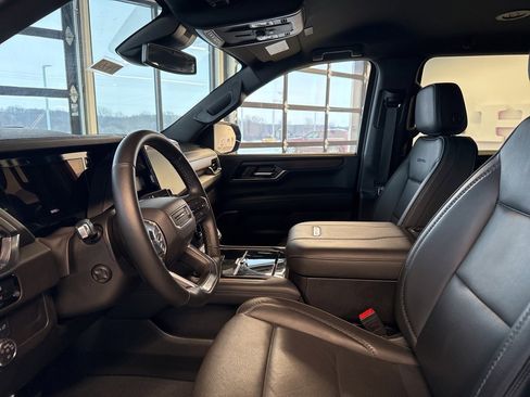 Used 2025 GMC Yukon XL Denali image 11