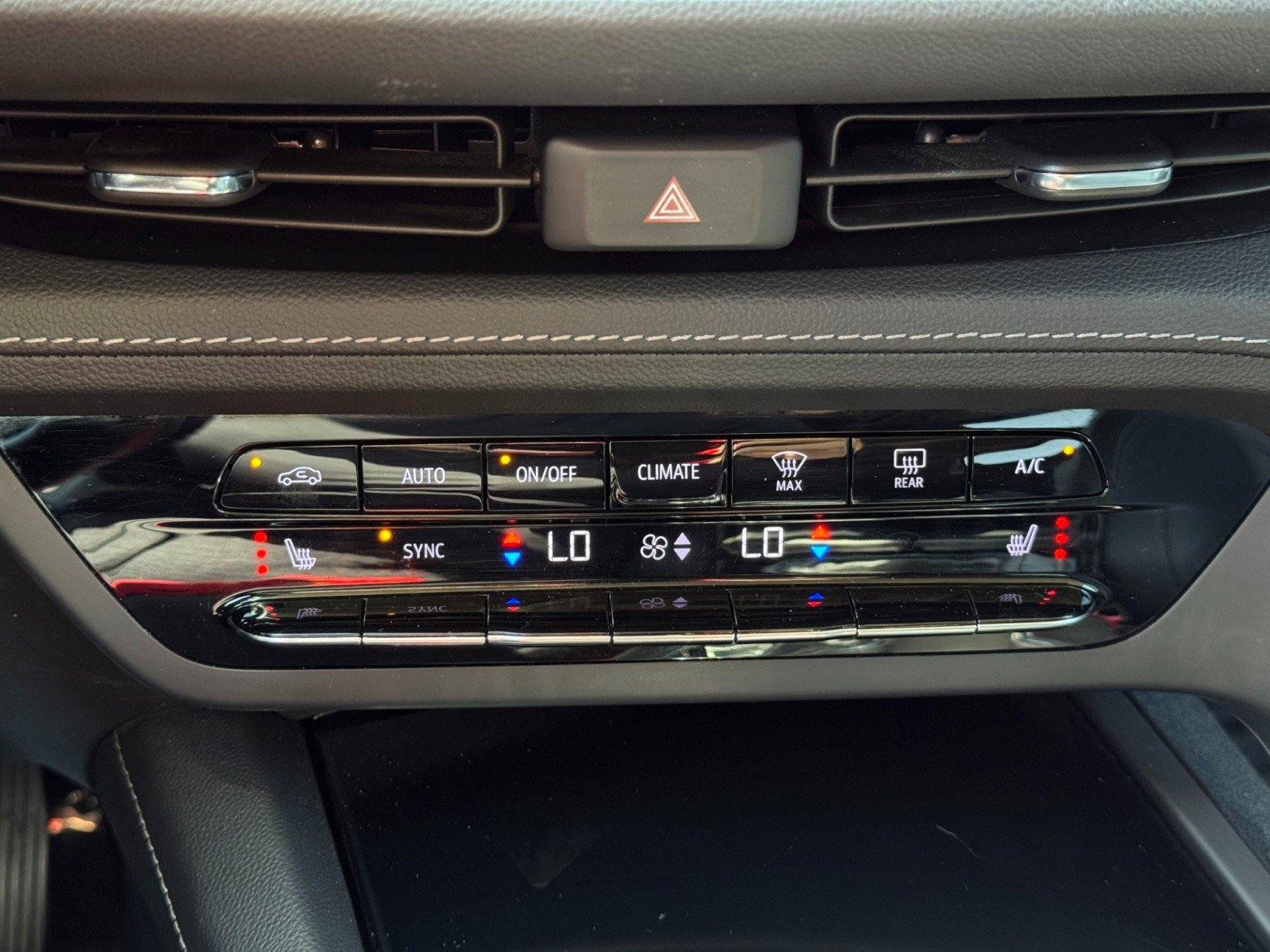 Used 2022 Buick Envision Essence w/ Safety Package FWD image 31
